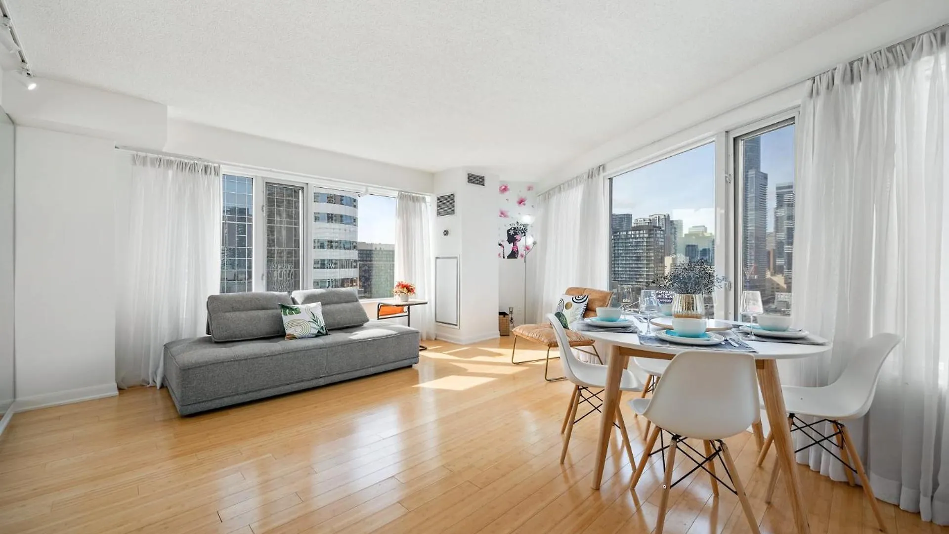 Modern 2-Bedroom Condo W Floor To Ceiling Windows Toronto 0*,