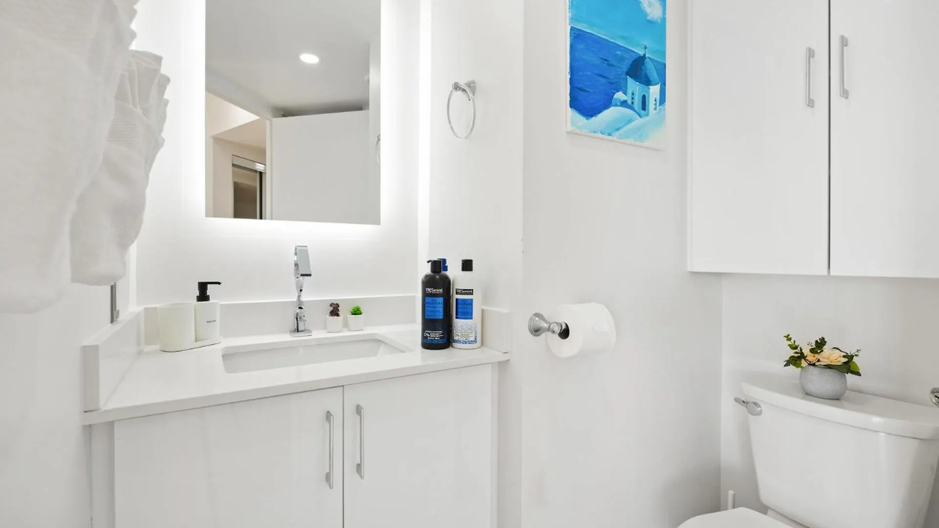 Holiday home Modern 2-Bedroom Condo W Floor To Ceiling Windows Toronto