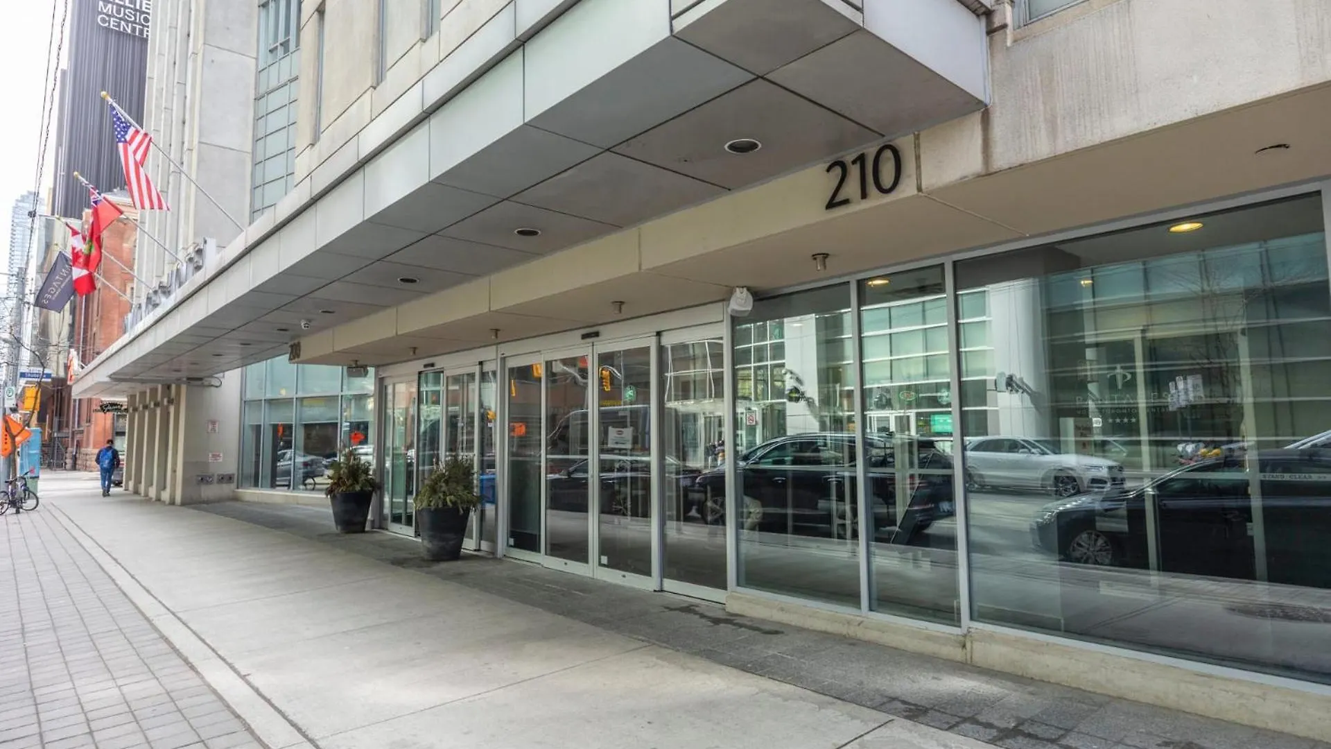 Holiday home Modern 2-Bedroom Condo W Floor To Ceiling Windows Toronto
