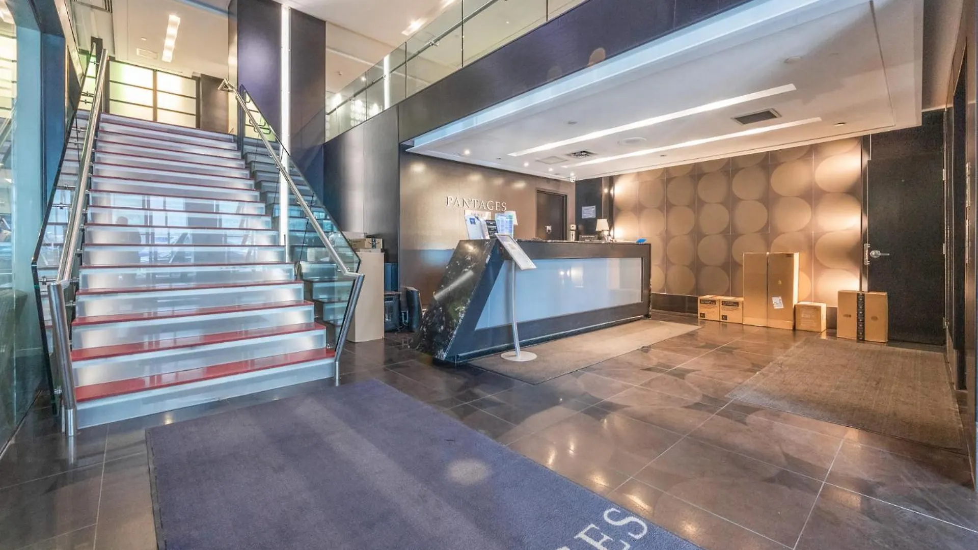 Modern 2-Bedroom Condo W Floor To Ceiling Windows Toronto