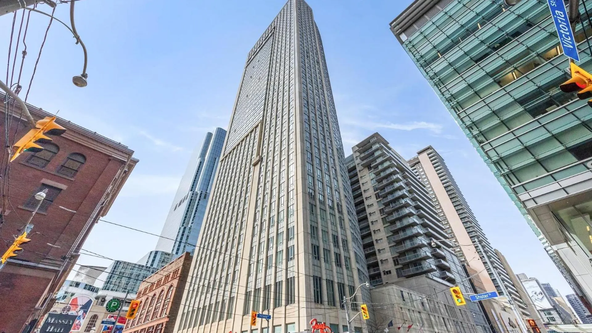 Modern 2-Bedroom Condo W Floor To Ceiling Windows Toronto 0*,